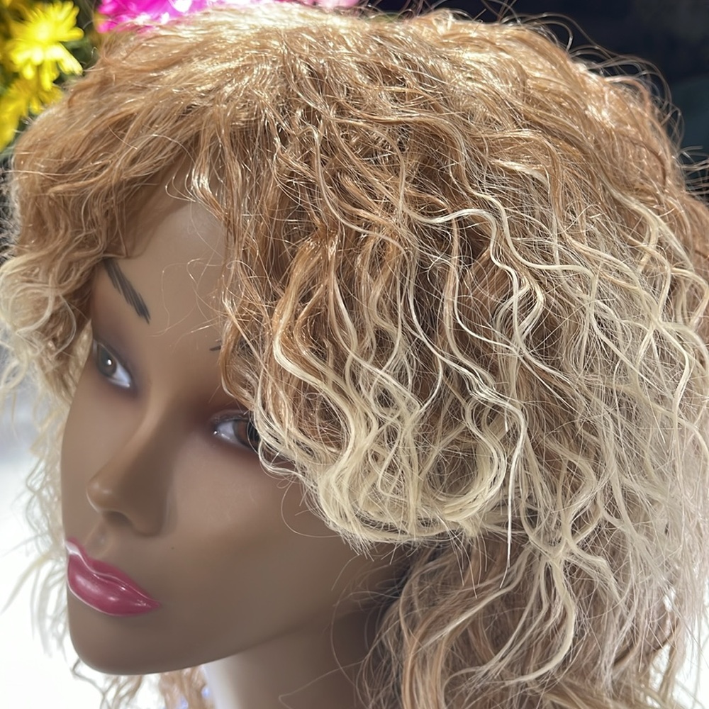 🥳🥳 2Fer HAIR, 20” & 22” long, Kinky/Curly with long layers, bangs, Blondes - Picture 2 of 16